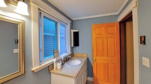 Interior - 157sl Peaceful Franconia Notch Forest Retreat Near Cannon Privacy, and Comfort! Pool gym Passes (Franconia)