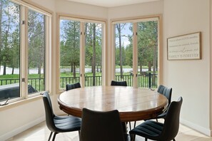 Interior - 12 Siskin (Bend)