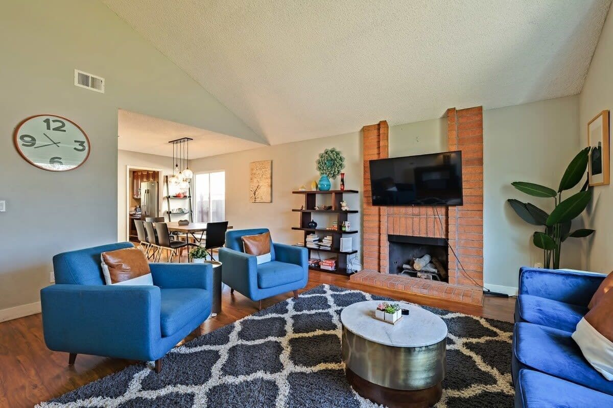 House (4 Bedrooms) | Front of property