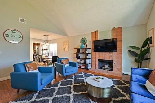 @ Marbella Lane - 4BR Home Away From Home Ldry