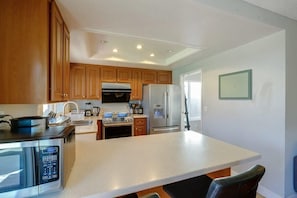 Interior - @ Marbella Lane - 4BR Home Away From Home Ldry (Fremont)
