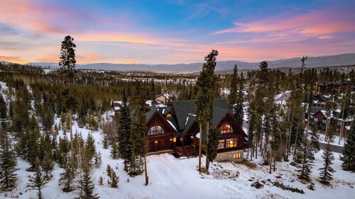 Spacious Winter Park Home w/ Game Room, Fireplace & Resort Bus Access Elk Court Lodge by Avantstay