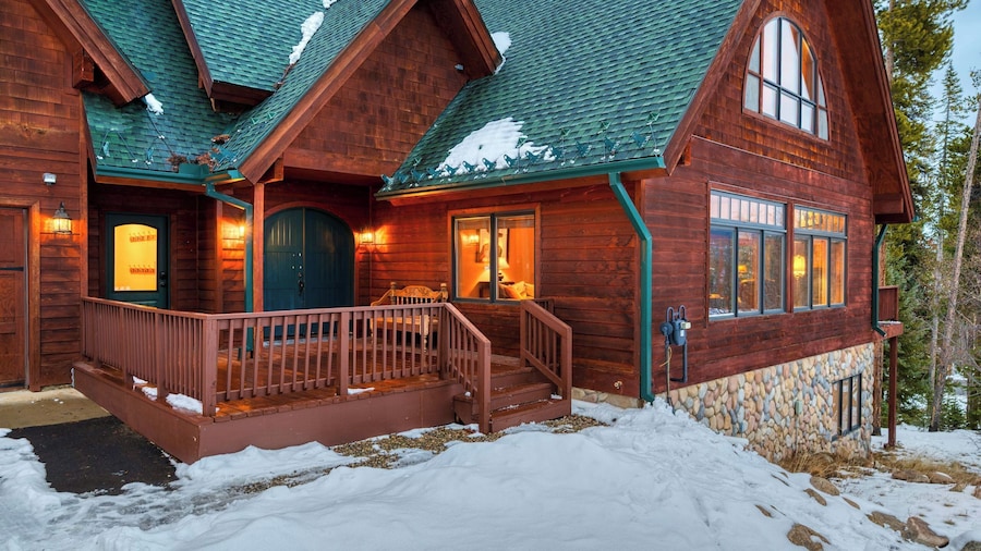 Spacious Winter Park Home w/ Game Room, Fireplace & Resort Bus Access Elk Court Lodge by Avantstay