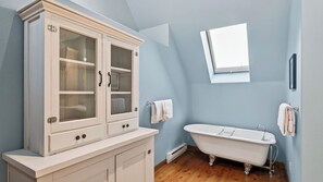 House (5 Bedrooms) | Bathroom | Shower