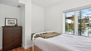 House (5 Bedrooms) | 5 bedrooms, iron/ironing board, bed sheets