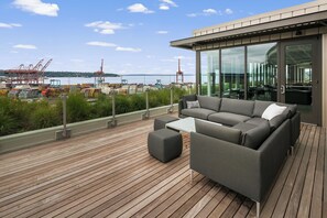 Terrace/patio - Modern Seattle Apartment next to Lumen Field + FIFA WORLD CUP (Seattle)