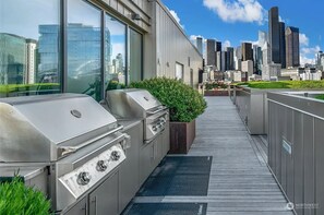 Property grounds - Modern Seattle Apartment next to Lumen Field + FIFA WORLD CUP (Seattle)