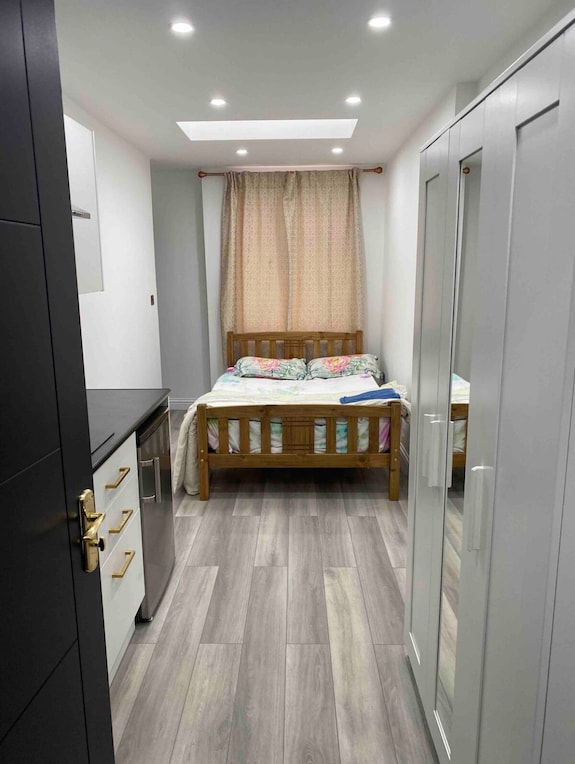 Great Place In Northwood - 왓퍼드