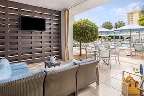 Terrace/patio - Marriott's Crystal Shores - Luxurious 2 Bedroom Condo, Beachfront Resort (Marco Island)