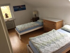 Iron/ironing board, internet, bed sheets - Large apartment for fitters Troisdorf | 100 sqm | up to 6 pers. | balcony | parking lot (Troisdorf)