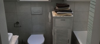 Large apartment for fitters Troisdorf | 100 sqm | up to 6 pers. | balcony | parking lot