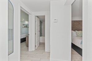 2 slaapkamers, een strijkplank/strijkijzer, gratis wifi, beddengoed