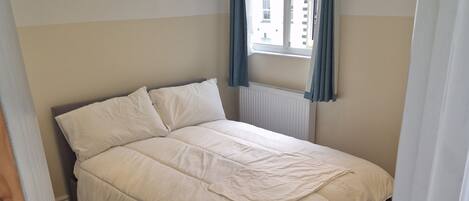 Iron/ironing board, Internet, bed sheets