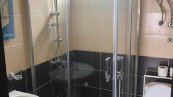 Douche, serviettes fournies