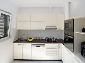 Fridge, oven, dishwasher, cookware/dishes/utensils - Apartments Nena - Two bedroom apartment (Ugljan)