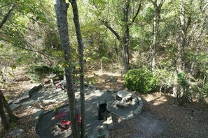 Outdoor dining - The Lotus Suite (Eureka Springs)