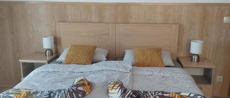 Internet, ropa de cama, accesible en silla de ruedas