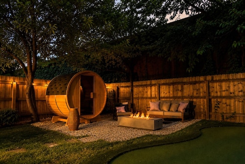 Elmstead Retreat - Hot Tub, Game room & Kids' Play Area