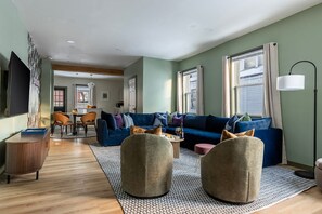 Smart TV, fireplace