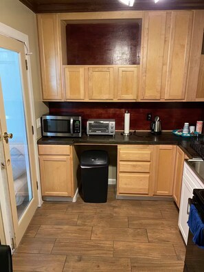 Private kitchen - Diamond Studio Kitchen Private yard Swimming pool walk to Downtown PHX attraction (Phoenix)