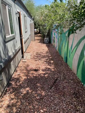 Property grounds - Diamond Studio Kitchen Private yard Downtown PHX (Phoenix)