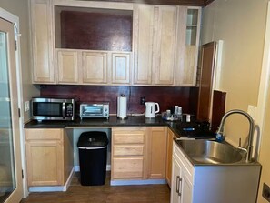 Private kitchen - Diamond Studio Kitchen Private yard Downtown PHX (Phoenix)