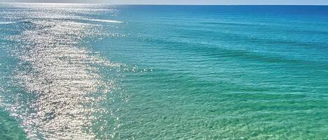 Plage, chaises longues