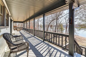 Terrace/patio - Waterfront Deck, Shell Knob Gem on Table Rock! (Shell Knob)