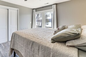 4 chambres, fer et planche à repasser, accès à Internet, literie fournie