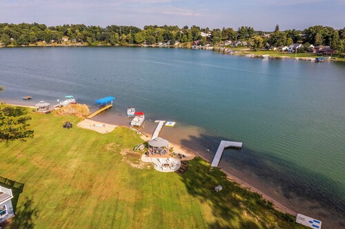 Private Beach, 3,000 Sq Ft: Murray Lake Retreat!