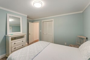 3 bedrooms, desk, iron/ironing board, Internet - Private Beach, 3,000 Sq Ft: Murray Lake Retreat! (Lowell)