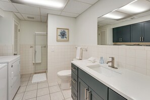 Hair dryer, towels - Private Beach, 3,000 Sq Ft: Murray Lake Retreat! (Lowell)