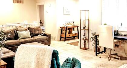 Gate City Guesthouse Entire Triplex