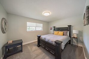 3 soveværelser, skrivebord, strygejern/strygebræt, weekendseng