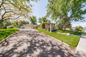 Property grounds - Gate City Guesthouse Entire Triplex (Pocatello)