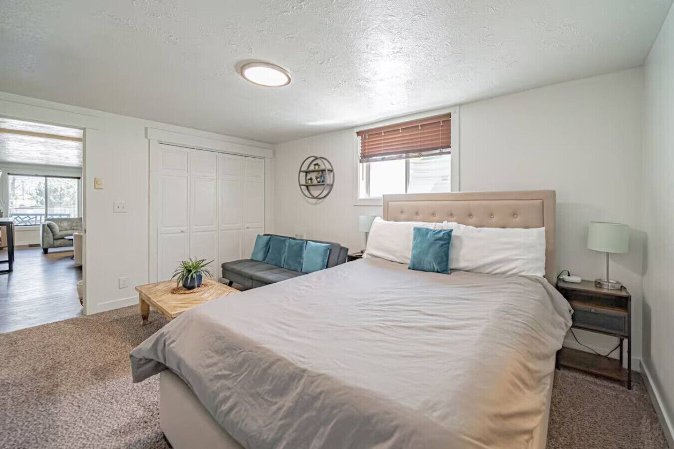 7 bedrooms, desk, iron/ironing board, travel cot