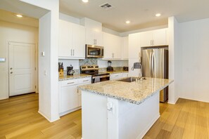 Fridge, microwave, stovetop, dishwasher - Family Getaway w/ Pool, 8 Mi to Lake Elsinore! (Wildomar)