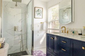 Shower, towels - Capitol Hill 4BR Home w/ Games & Parking | Patio (Washington DC)