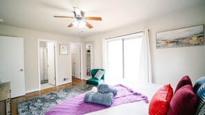 7 habitaciones, escritorio y tabla de planchar con plancha 