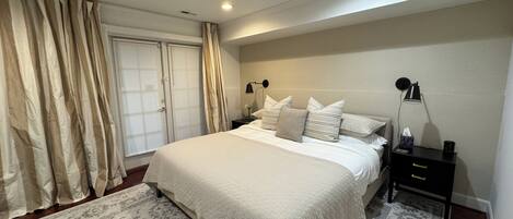 1 habitación, escritorio, tabla de planchar con plancha y wifi