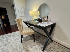 Interior - Historic English Basement – Elegant Old Town, Alexandria Retreat (Alexandria)