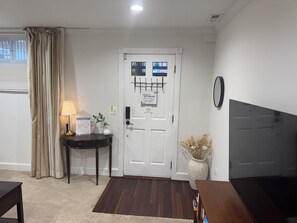 Interior - Historic English Basement – Elegant Old Town, Alexandria Retreat (Alexandria)