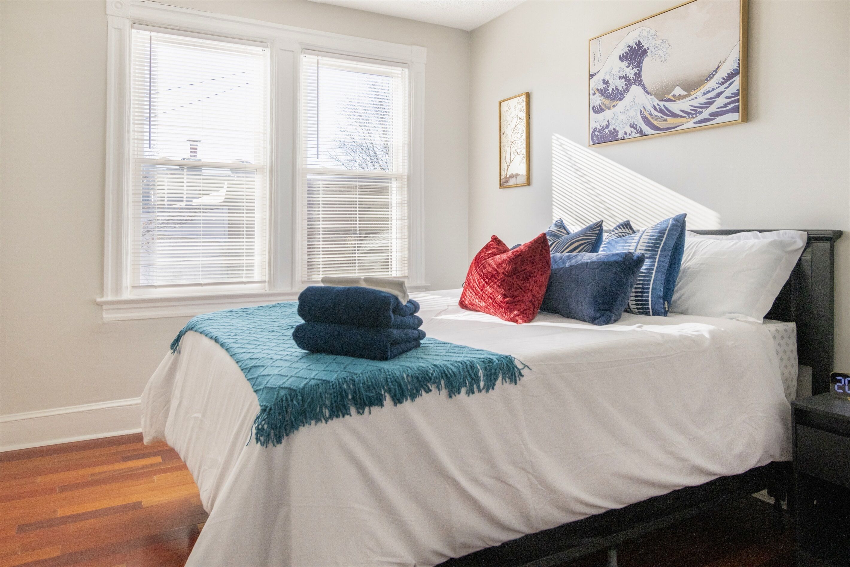 4 habitaciones, escritorio, tabla de planchar con plancha y wifi gratis 