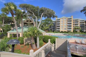 Property grounds - 211 Barrington Court - Oceanfront &  Pet Friendly (Hilton Head Island)