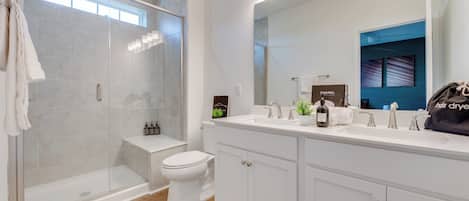 Maison en rangée | Salle de bain | Articles de toilette (gratuits), séchoir à cheveux, serviettes fournies