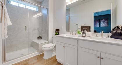 Luxe King 4BR Townhouse to Uptown CLT