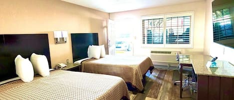 Double Room | Desk, iron/ironing board, free WiFi, bed sheets
