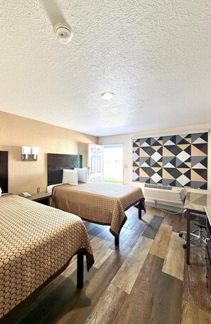 Double Room | Desk, iron/ironing board, free WiFi, bed sheets
