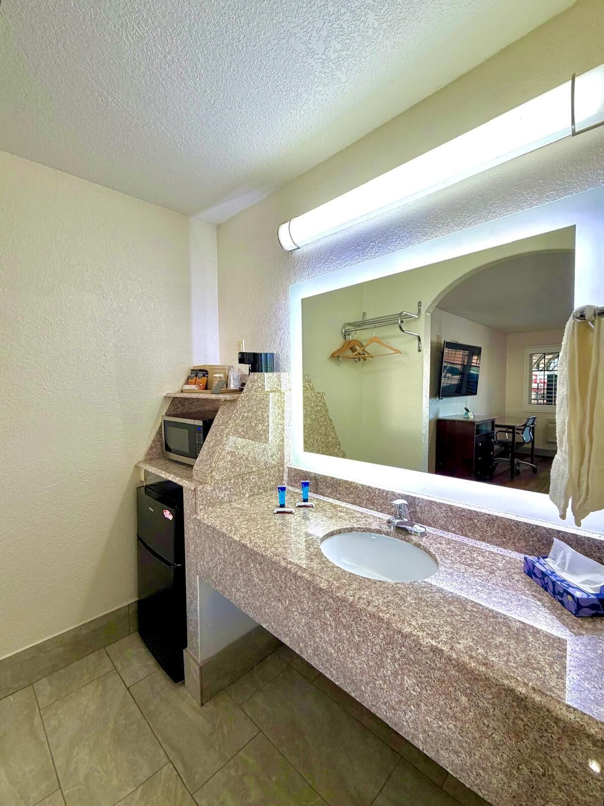 Doppelzimmer | Eigene Küche | Wasserkocher mit Kaffee-/Teezubehör