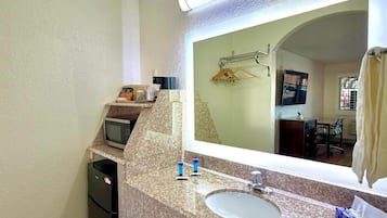 Doppelzimmer | Eigene Küche | Wasserkocher mit Kaffee-/Teezubehör